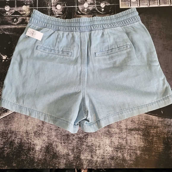 NWT Gap Jean Shorts - Picture 2 of 3